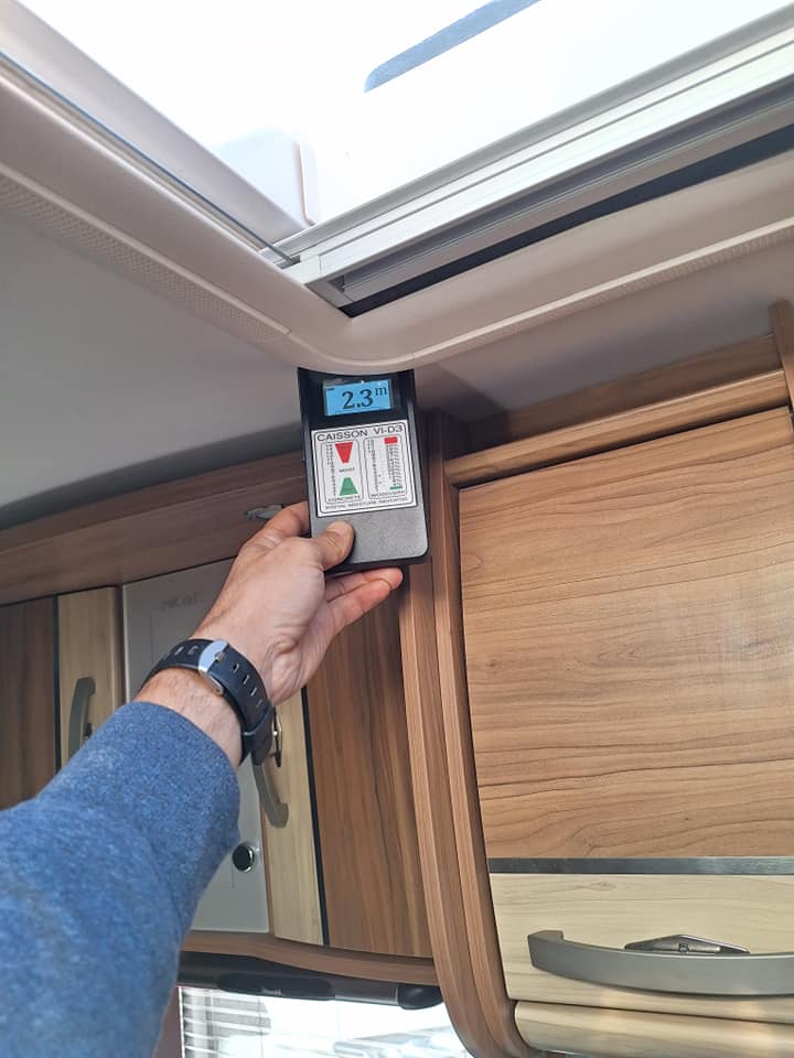 L'Atelier de Seb - Réparation et aménagement de camping-car, van et caravane dans le Gard et l’Hérault - Test d'étenchéité